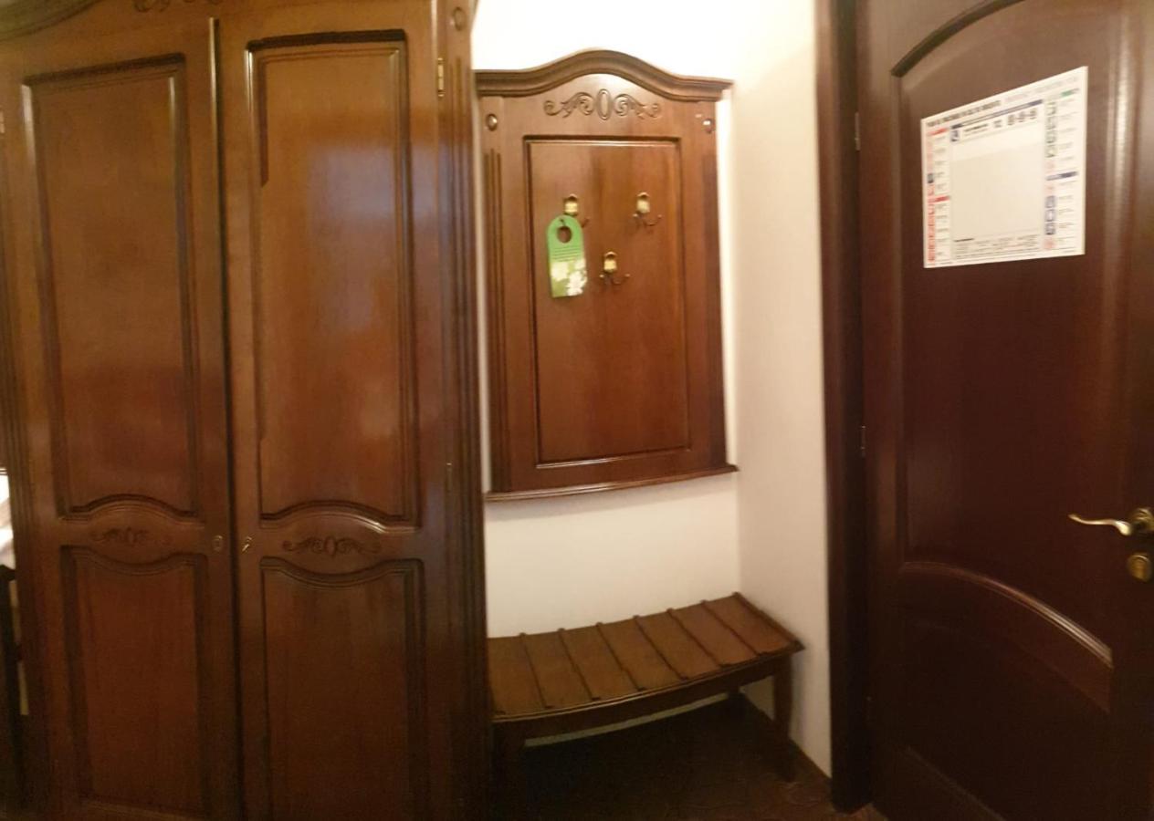 Vila Tisa Tismana Exteriör bild