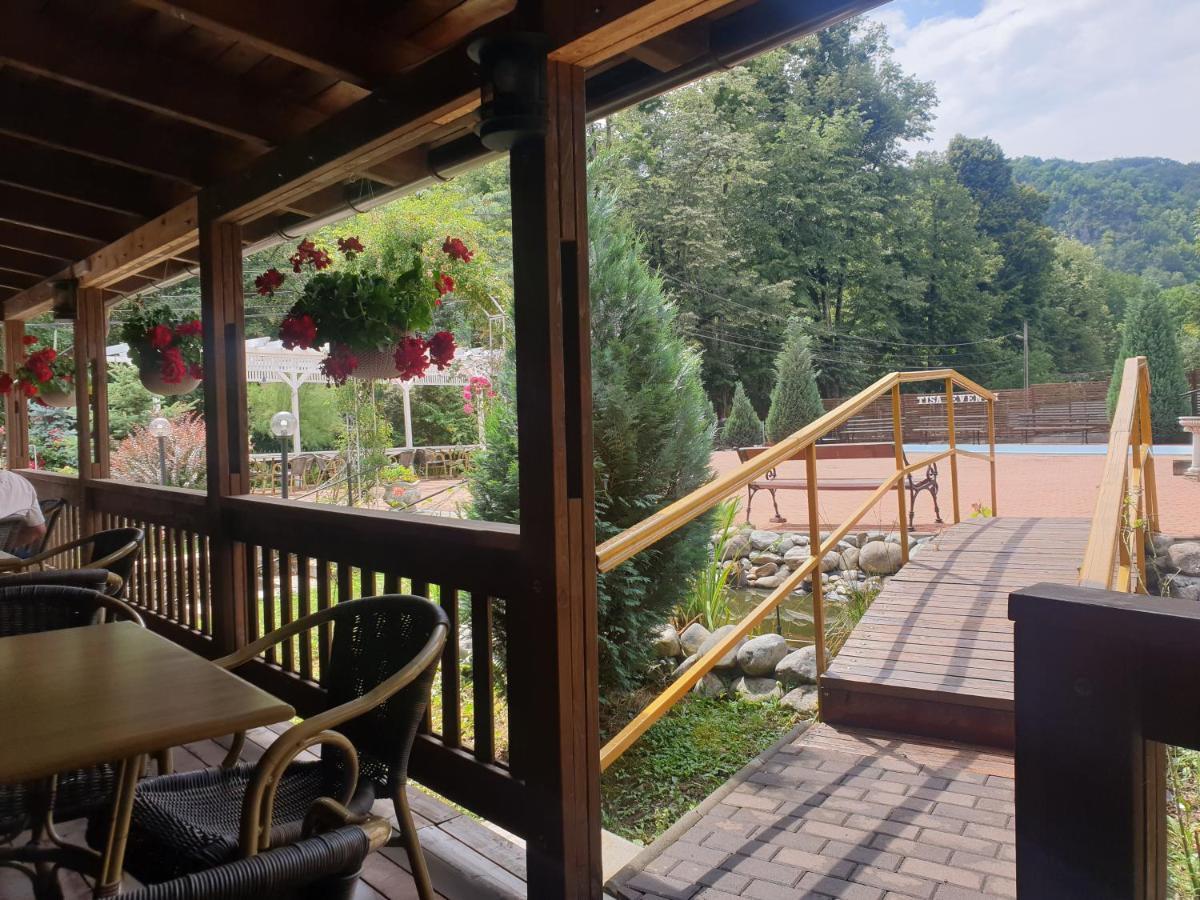 Vila Tisa Tismana Exteriör bild
